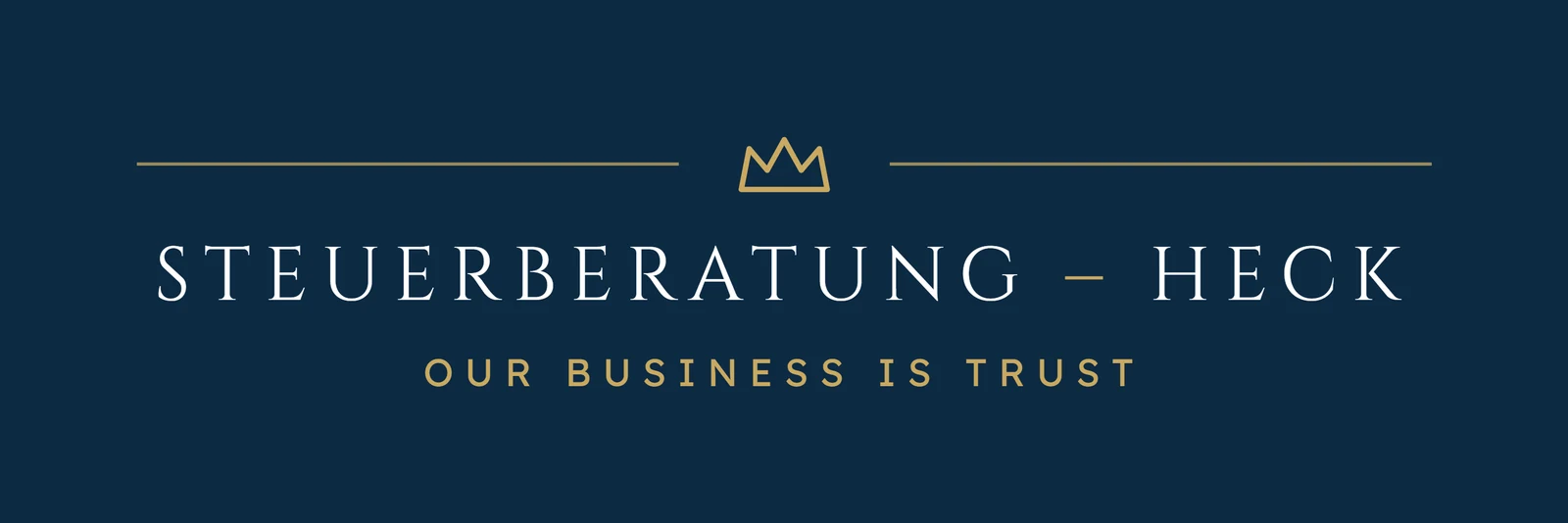 Die Wortmarke der Steuerberatung Heck: eine goldene Krone zwischen zwei Linien, darunter der Kanzleiname in Versalien und der Leitsatz Our business is trust.